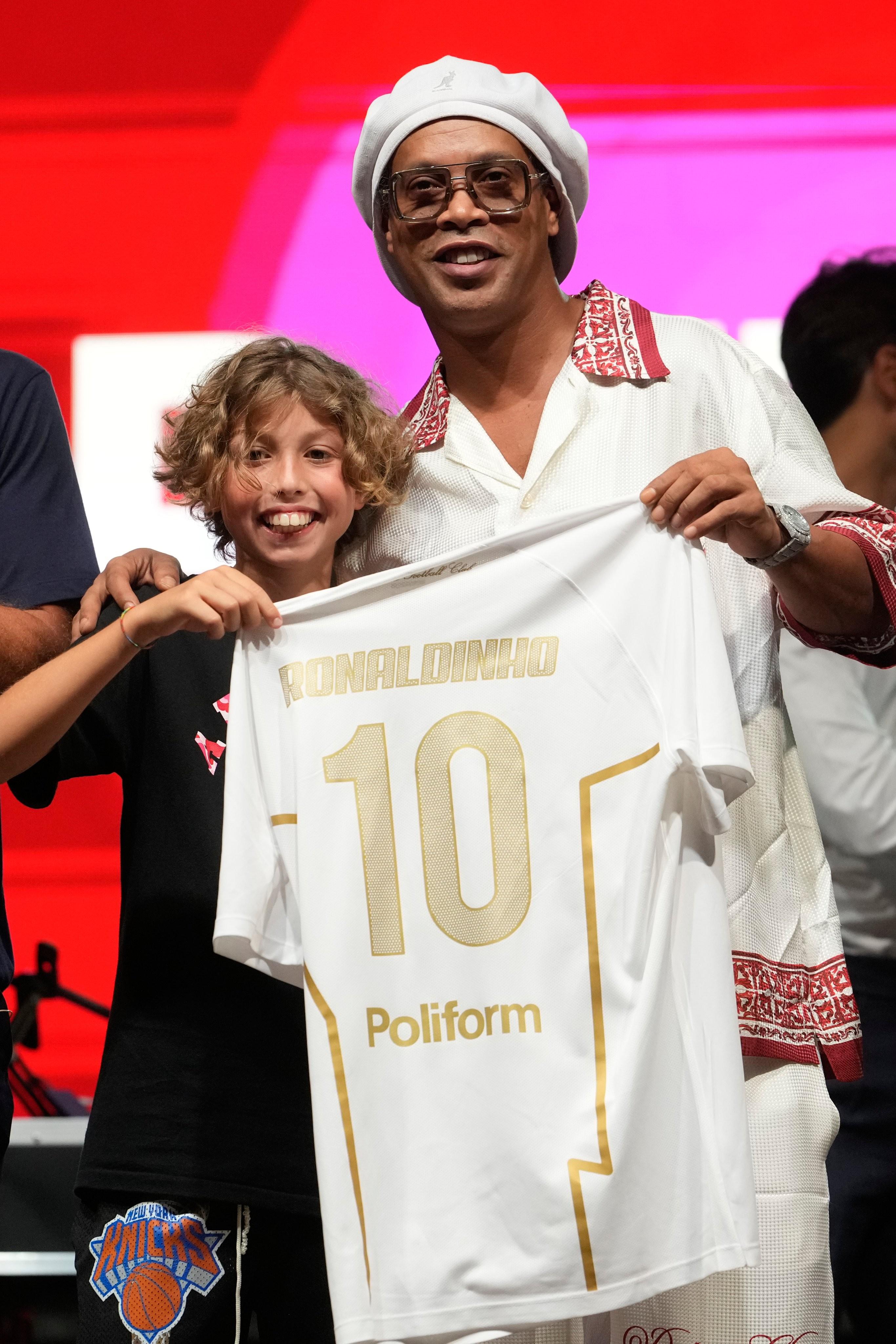 Góc Nhìn YO88: Ông chủ đang khởi động: Ronaldinho 46 tuổi gia nhập Ravenna (Serie C), khoác áo số 10